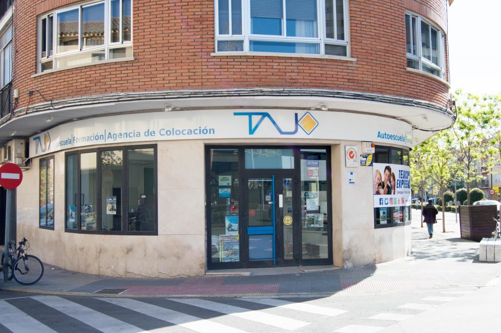 Fachada de autoescuela tajo